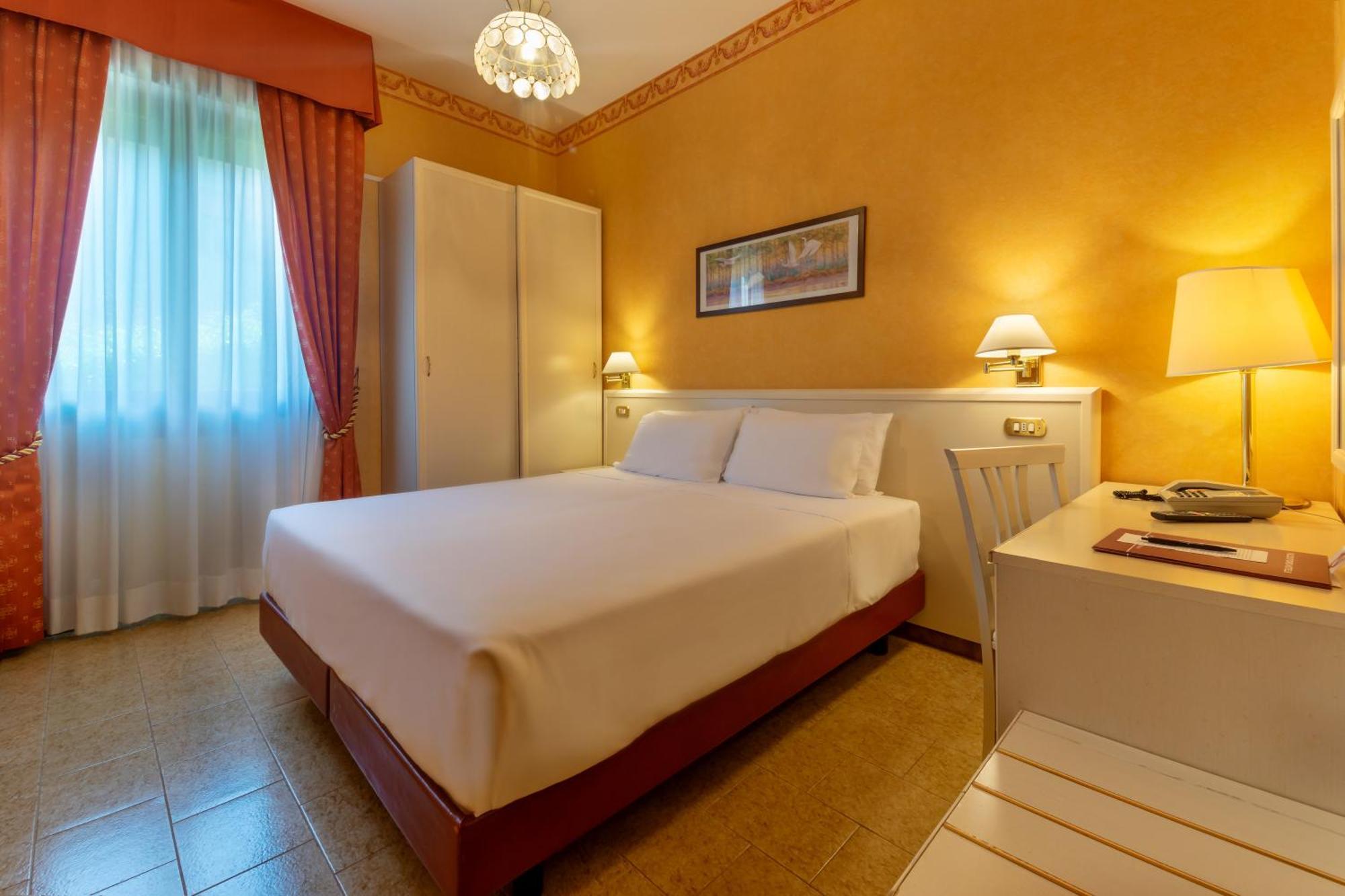 Hotel Falco D'oro Tole