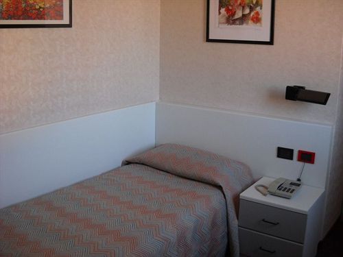 Falco D'oro Hotel Tole
